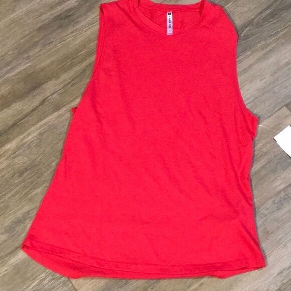 Fabletics performance tee. New - Picture 4 of 4
